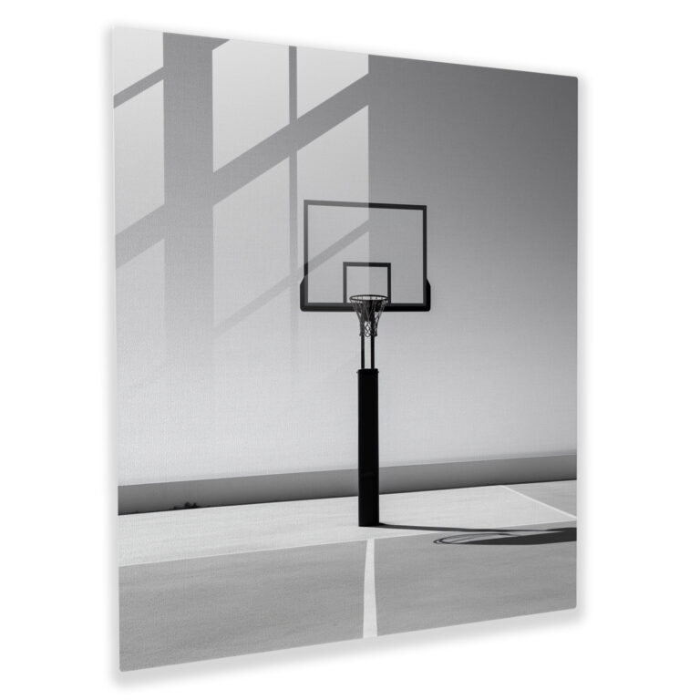 NBA Minimalistisches Schwarz-Weiß-Glasbild - Basketballkorb Wanddekoration
