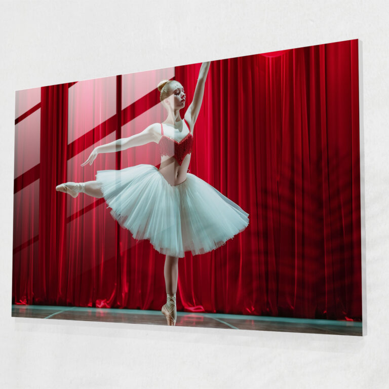 Neoklassizistische Wohnaccessoires: Anmutige Ballerina in klassischem Outfit auf der Bühne - Neoklassizismus moderne Kunst Glasbild Wanddekoration